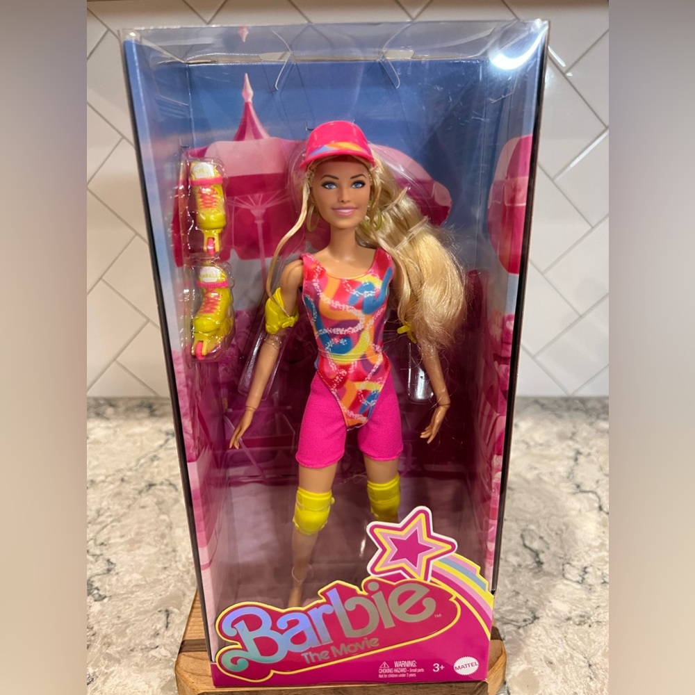 Barbie Movie INLINE SKATING DOLL Margot Robbie Visor Neon Rollerblades 2023